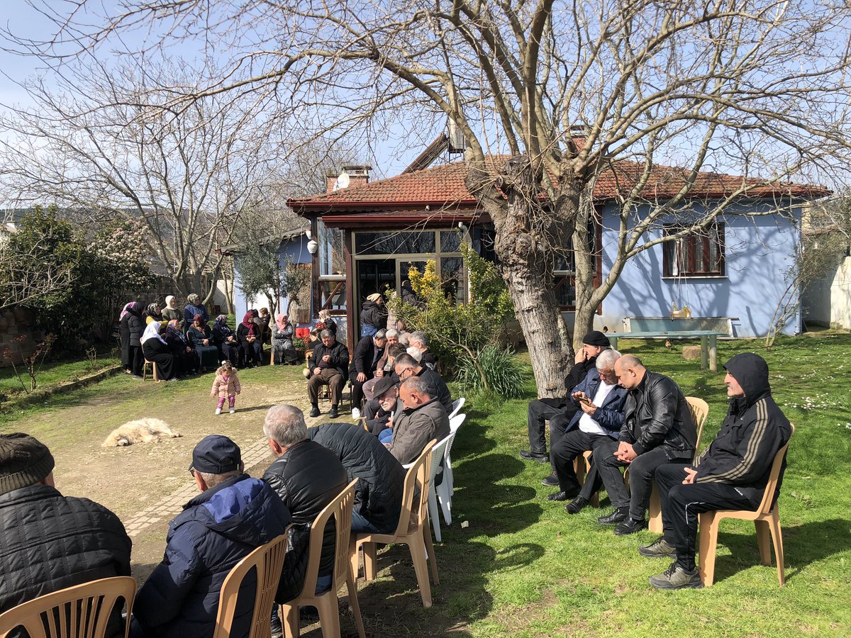 Şevket Ağabey'in ardından... 'Şevket abi'mizi anlatabilmem için önce babası Hüseyin Usta'yı ve Aziz Nesin’le dostluklarını anlatmam lazım. 70’lerin başı Aziz Dede Vakfımızın inşaatının temelini atmış ama devamını getiremiyor. Devamı bu linkte… facebook.com/share/p/tgXHWf…