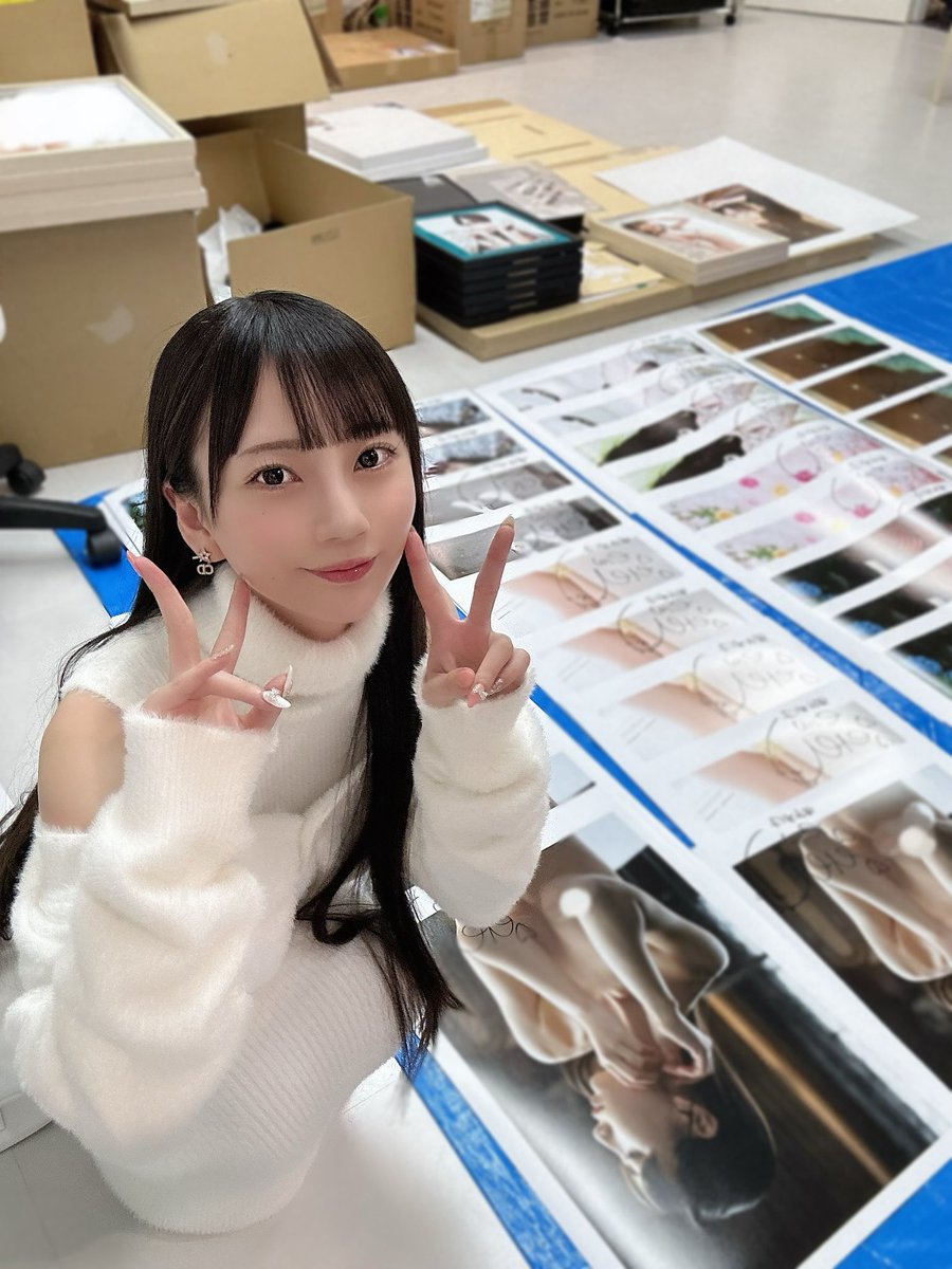 写真展グッズのサイン描き~✨
いっぱい買ってくれてありがとう🥹♡ https://t.co/XSl1fDpWpR