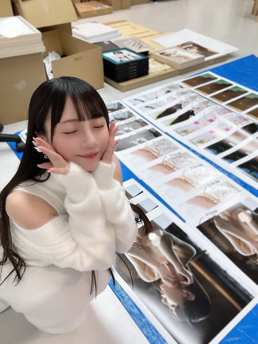 写真展グッズのサイン描き~✨
いっぱい買ってくれてありがとう🥹♡ https://t.co/XSl1fDpWpR