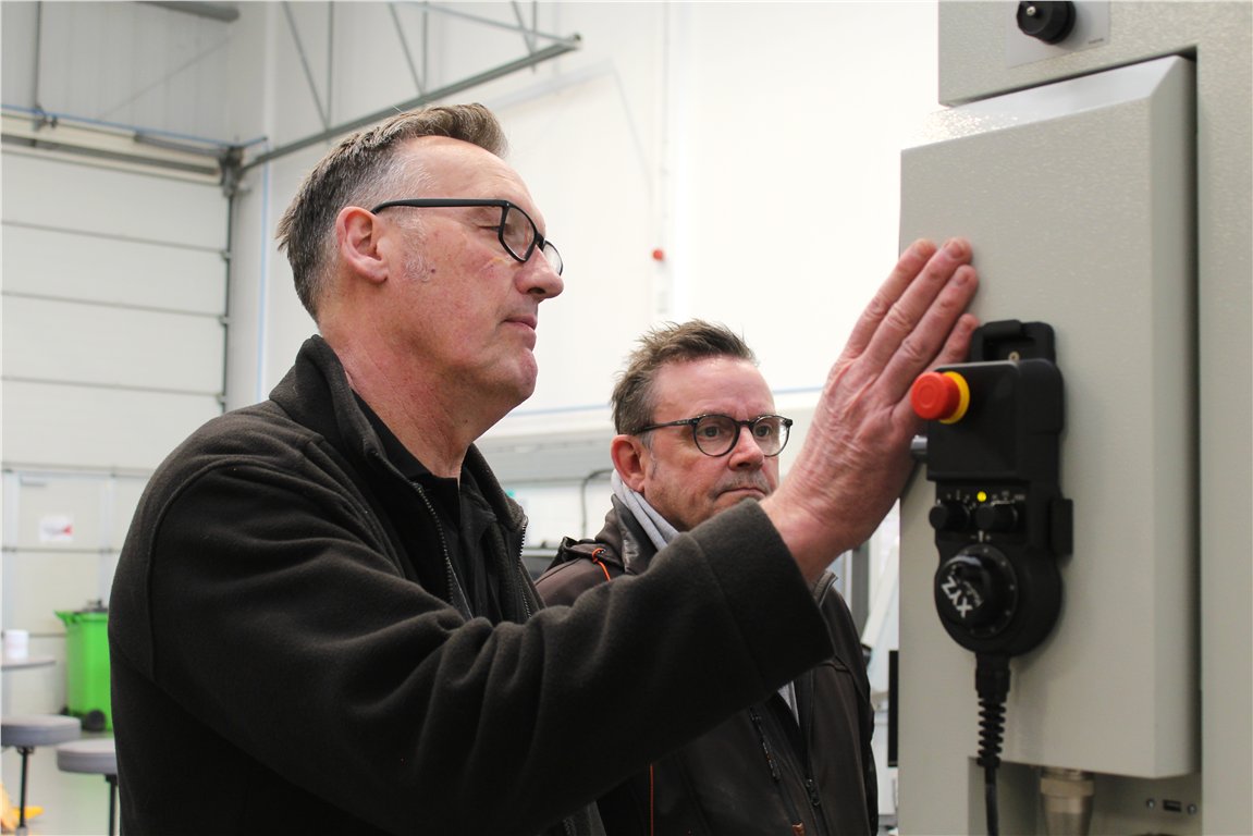 Ceratizit_Tools's tweet image. @XYZMachineTools are an important partner for us at the Tech Centre. 🤝

Last week, Julian from XYZ was training a couple of visitors on the XYZ RMX 3500, which has been newly installed at the Tech Centre. 💥⚙️

#cuttingtools #machining #xyzmachinetools #cncmachine