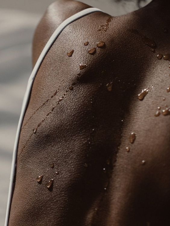 Oh what a blessing it is, to be born into strong skin. Skin that protects us, heals us and nourishes us. 

cootsch.com/embracing-the-… ✨