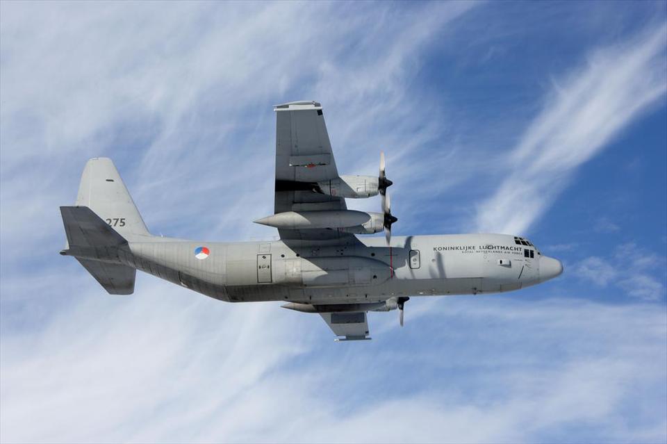 #WatVliegtEr Mogelijk heb je het in de buurt al gehoord of gezien. Op dit moment maakt de crew van een C-130 Hercules transportvliegtuig een aantal oefennaderingen rondom het luchtruim van de basis.