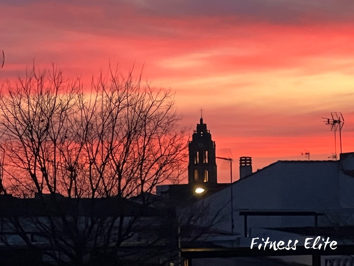 𝐀𝐦𝐚𝐧𝐞𝐜𝐞𝐫 𝐞𝐧 𝐀𝐥𝐦𝐞𝐧𝐝𝐫𝐚𝐥𝐞𝐣𝐨 🌞

Día espectacular para hacer deporte 🏋🏼‍♀️
#Amanecer #Almendralejo #SinFiltros