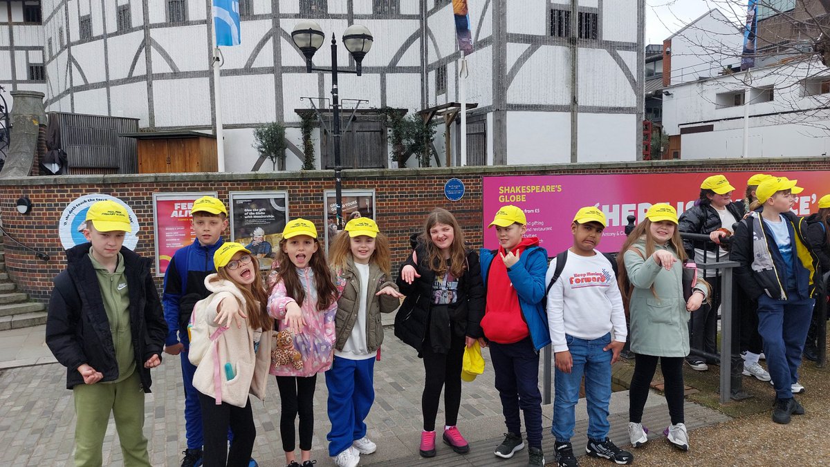 pp_accrington's tweet photo. #GroupKerr have arrived at @The_Globe ready for a tour and a Shakespeare workshop #LondonResidental #LendMeYourEars https://t.co/khYiSzpSl1