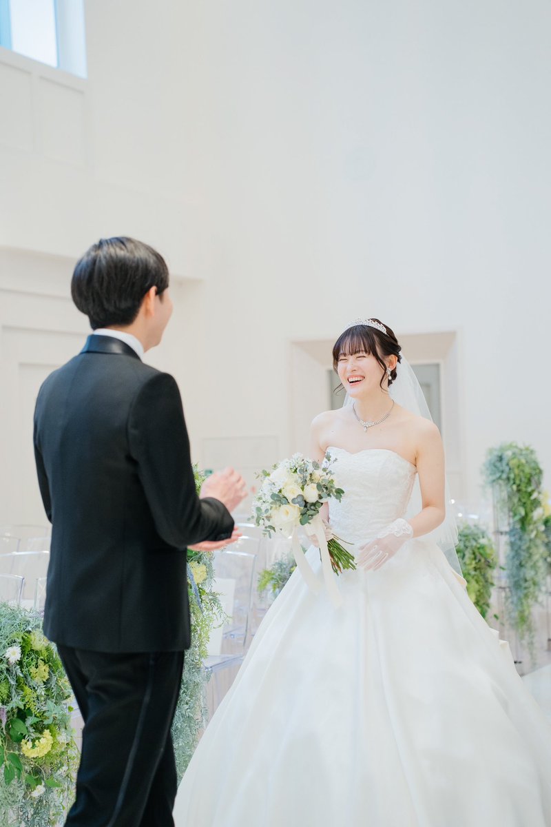 振り返ったら

世界一綺麗な妻がいた！

（無事結婚式を挙げることができました。）