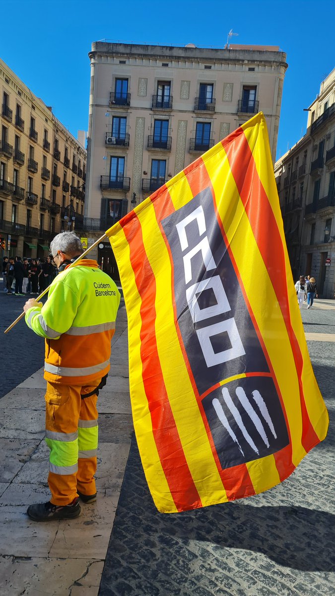 FICCOOCat's tweet photo. 📢 Amb els treballadors de #IMESAPI concentrats davant de l'Ajuntament de BCN!
👉 Reivindiquen #SalarisDignes i estabilitat en locupació. https://t.co/74FdLXR3eI