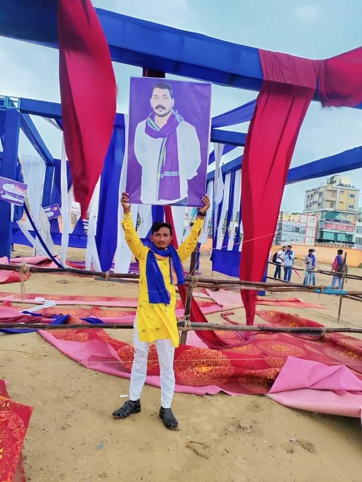 Ashok_meghval_'s tweet photo. मेने 2018 से लेकर आज तक भीम आर्मी आजाद समाज पार्टी में काम किया पार्टी बनी उसको भी हमने हाड़ोती में मजबूत करने का काम किया प्रदेश में चल रही निष्क्रियता गुटबाजी के चलते चलते आज 
पार्टी और संगठन छोड़ रहा हूं @BhimArmyChief @VinayRatanSingh
#जयभीम🙏🙏 https://t.co/HlG5ns1Xbc
