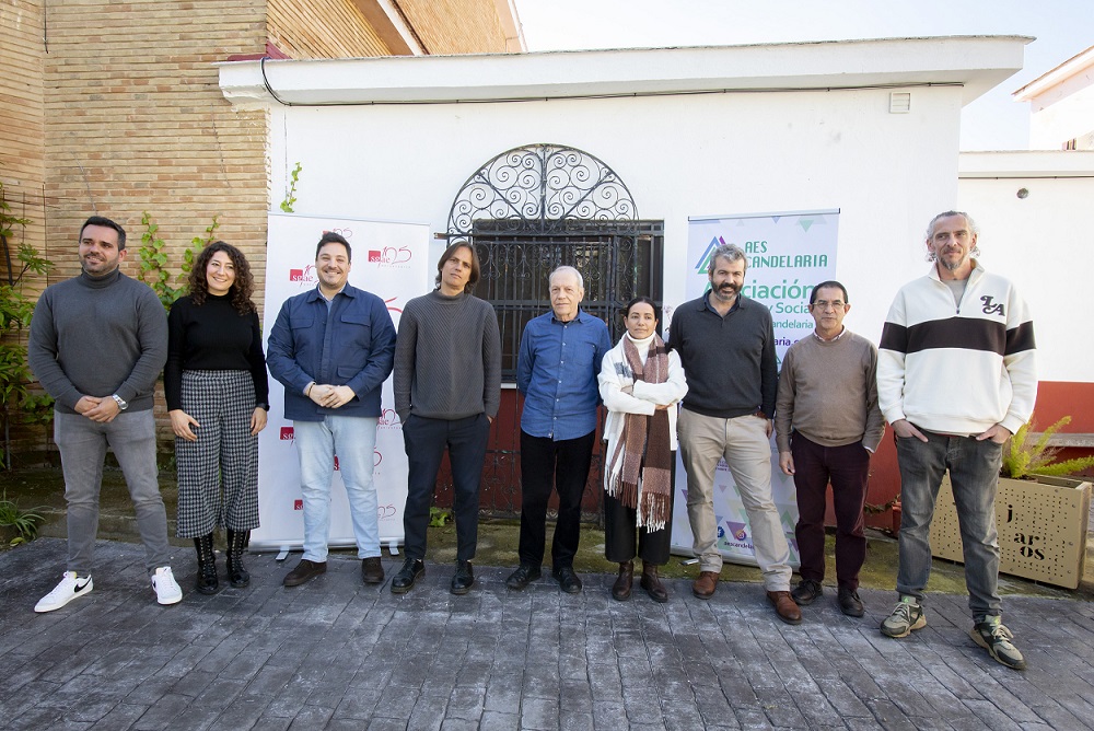 sgaeactualidad's tweet photo. Hemos presentado en Sevilla el proyecto de escuelas sociales #BarracaXXI, que realizamos junto a @AESCANDELARIA para impulsar el desarrollo cultural y la integración social. La iniciativa está coordinada por #Putolargo y apadrinada por la coreógrafa @EvaYerbabuena y el director y guionista @RCobosLp.
📸 ©Lolo Vasco
#125SGAE