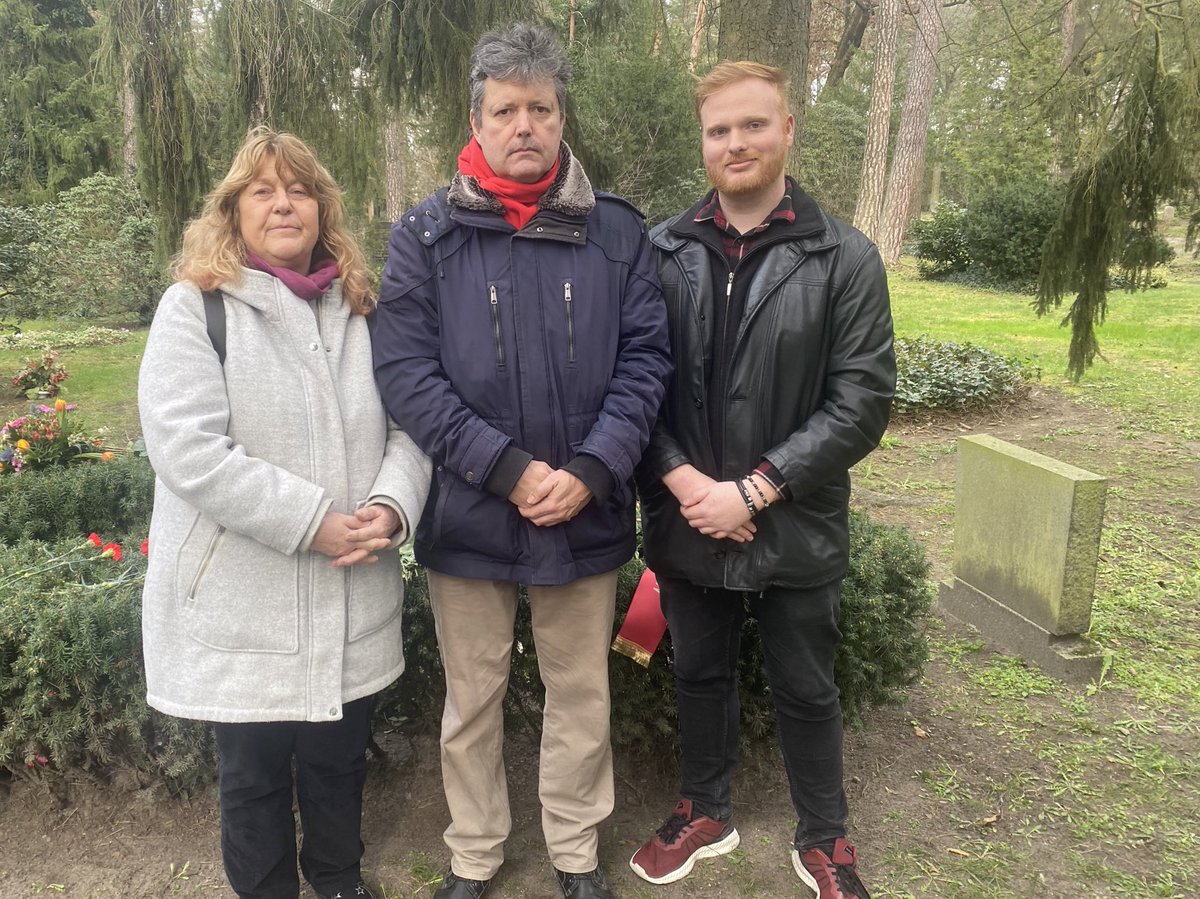 LinkeSpandauBVV's tweet photo. Am vergangenen Sonntag war unsere Verordnete @KnepelSabine gemeinsam mit Vertretern von @DieLinkeSpandau beim jährlichen Gedenken an den von den Nazis ermordeten Antifaschisten Erich Meier. Er bleibt für uns Vorbild in unserer antifaschistischen Arbeit. https://t.co/XQXkLaj1bh