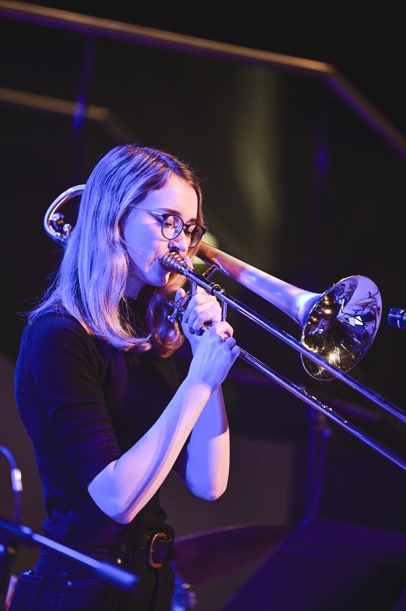 Ni allwn aros i Ŵyl #AmserJazzTime ddychwelyd fis Mehefin eleni.

Tocynnau: rwcmd.ac.uk/whats-on/our-e…

Cofiwch, bydd ein Diwrnod Agored ar gyfer ein cyrsiau Jazz (mynediad 2025) ar Mehefin 7 2024 – archebwch nawr: rwcmd.ac.uk/cy/events/jazz…