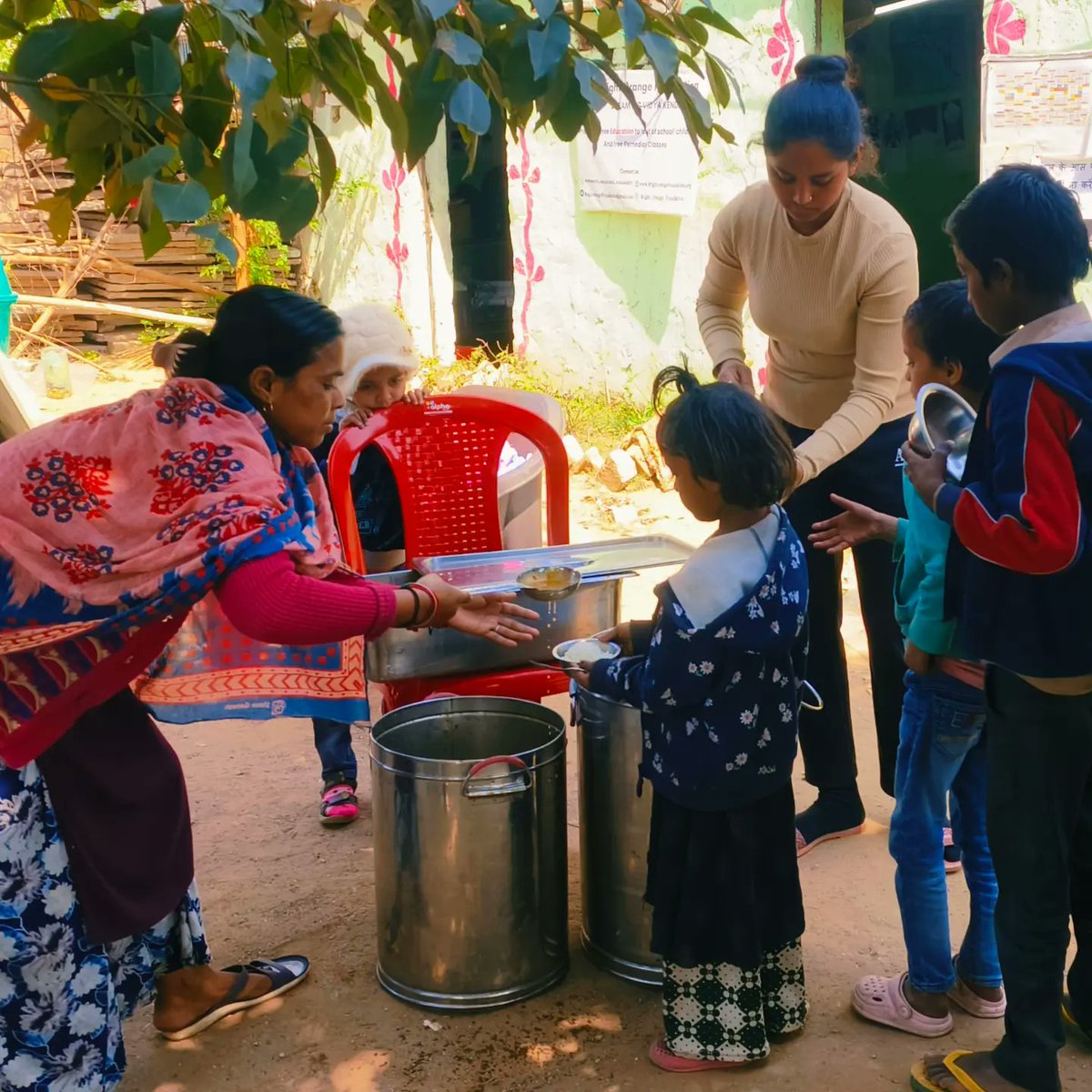 Heartfelt gratitude to <a href="/FeedingIndia/">Feeding India</a> for bringing shine to the eyes and health of children💪🏻

With the help of <a href="/FeedingIndia/">Feeding India</a>, Bright Orange Foundation is providing food to 1000 slum children in 5 schools.

Every meal we provide is a step towards a brighter tomorrow for children🌈