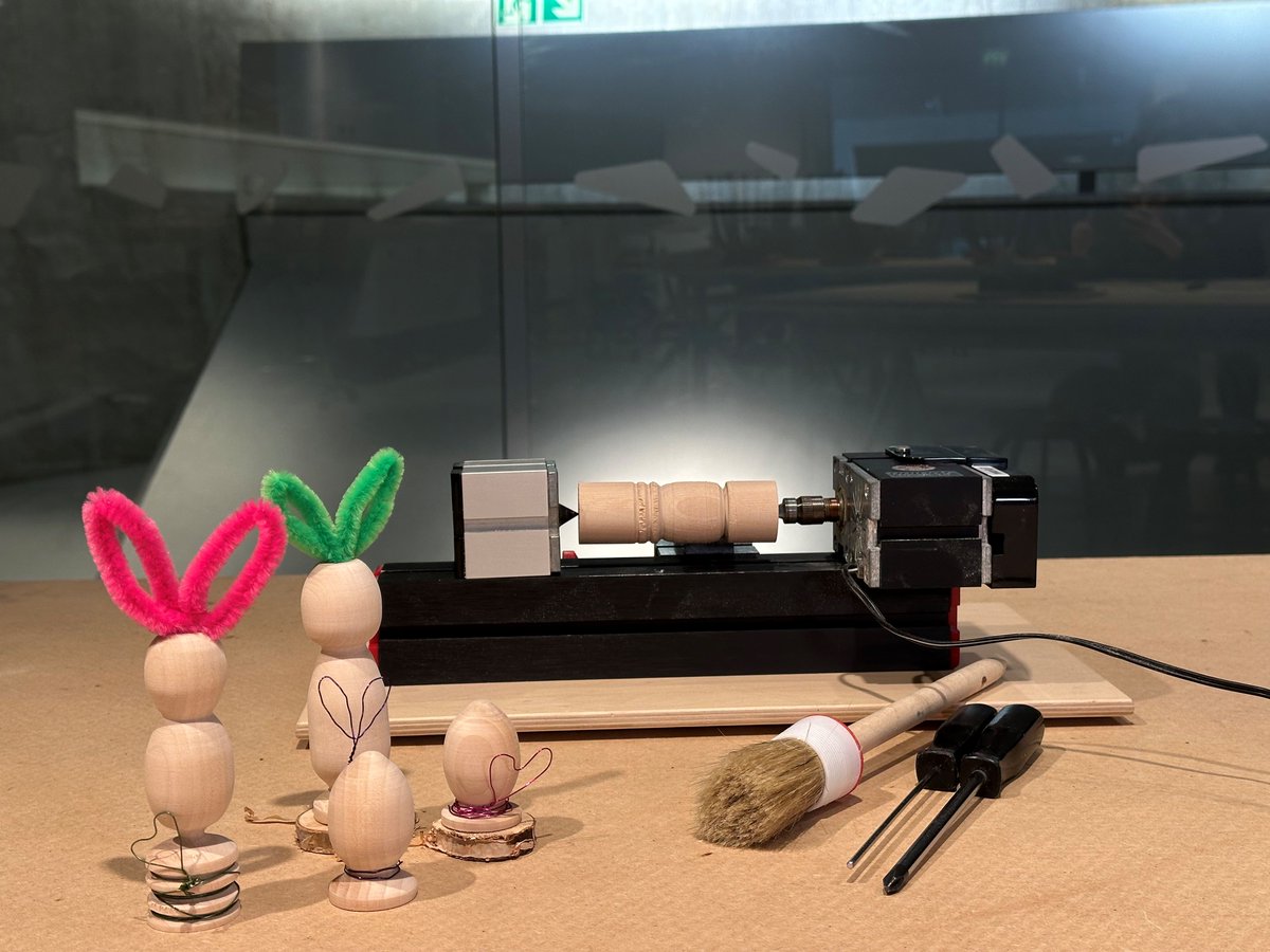 phaeno_WOB's tweet photo. #Osterferienprogramm #phaeno #behindthescience
Im Magazinbeitrag fragt Andrea aus der Kommunikation die Programm-Kollegen.
👀👀👀
Schaut doch mal vorbei.
Freut euch auf den Workshop >Drechseln<
und erstellt euer Osterpräsent einfach selbst 🙃
https://t.co/VqBuNppsN7 https://t.co/Ztj7bjpqYb