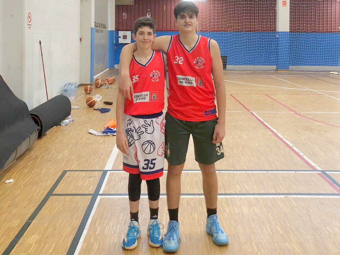 🏀 Magín Maseda e Mateo Pérez, xogadores do <a href="/CBSeisNadalCoia/">Seis do Nadal - Coia</a>, estiveron presentes na concentración da Selección Galega 2️⃣0️⃣1️⃣1️⃣ previa á participación no XXVIII Memorial Miguel Ángel González.

👉🏻 A cita terá lugar os próximos 22, 23 e 24 de marzo en Vilagarcía. PARABÉNS! #GOS6IS