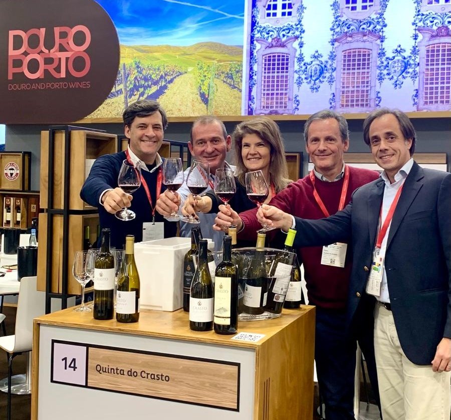 Thank you to everyone who visited us in these last three days and tasted our #wines. Thank you @ProWein and see you next year! Cheers! 🥰🍷👌🏼
👉🏼 Be sure to look for your favourite #wine in your usual #restaurant or #wineshop. 🍷
#Prowein #DouroWines #Wines #VinhosdoDouro #Weine