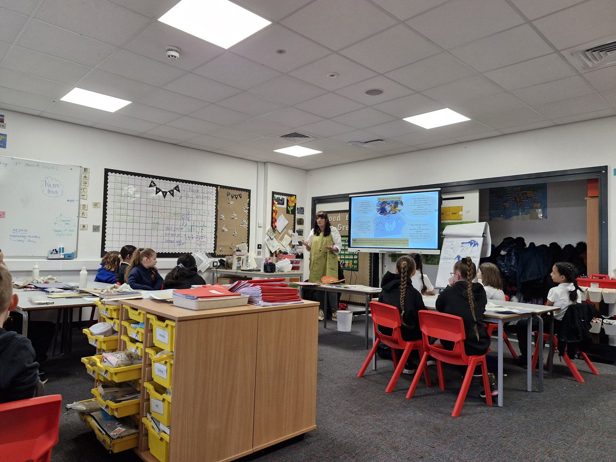 Today in groups, we started our sculpture. They are based on the work of Antony Gormley's, Angel of the North. Over the coming weeks, colour will be added and they'll be displayed in our KS2 corridor. @Inspire_Art7 @AardvarkPink