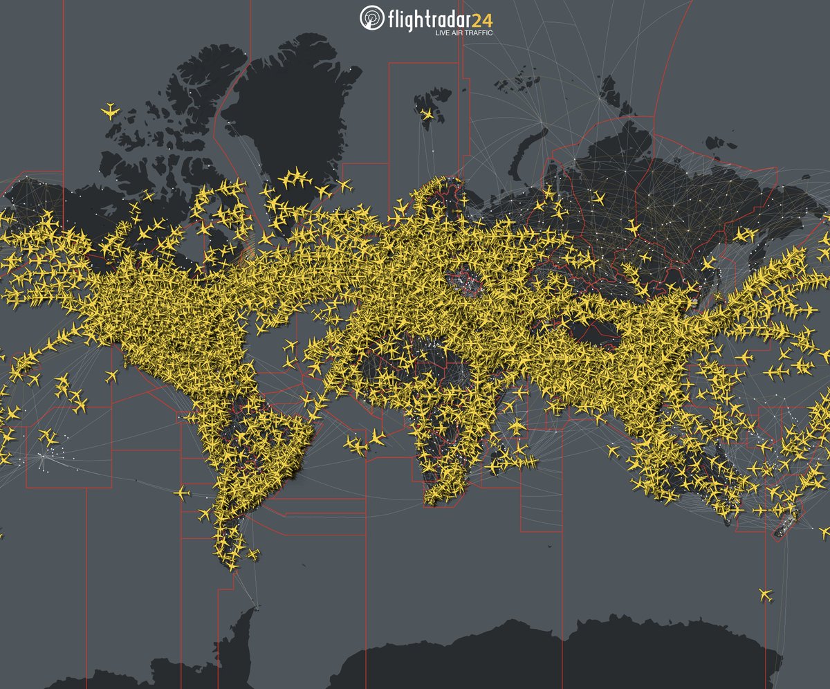flightradar24's tweet photo. Our regular mid-week check of global air traffic. Growing number of flights week over week with more than 19,000 flights in the air at the moment. https://t.co/V9fsGX9olw