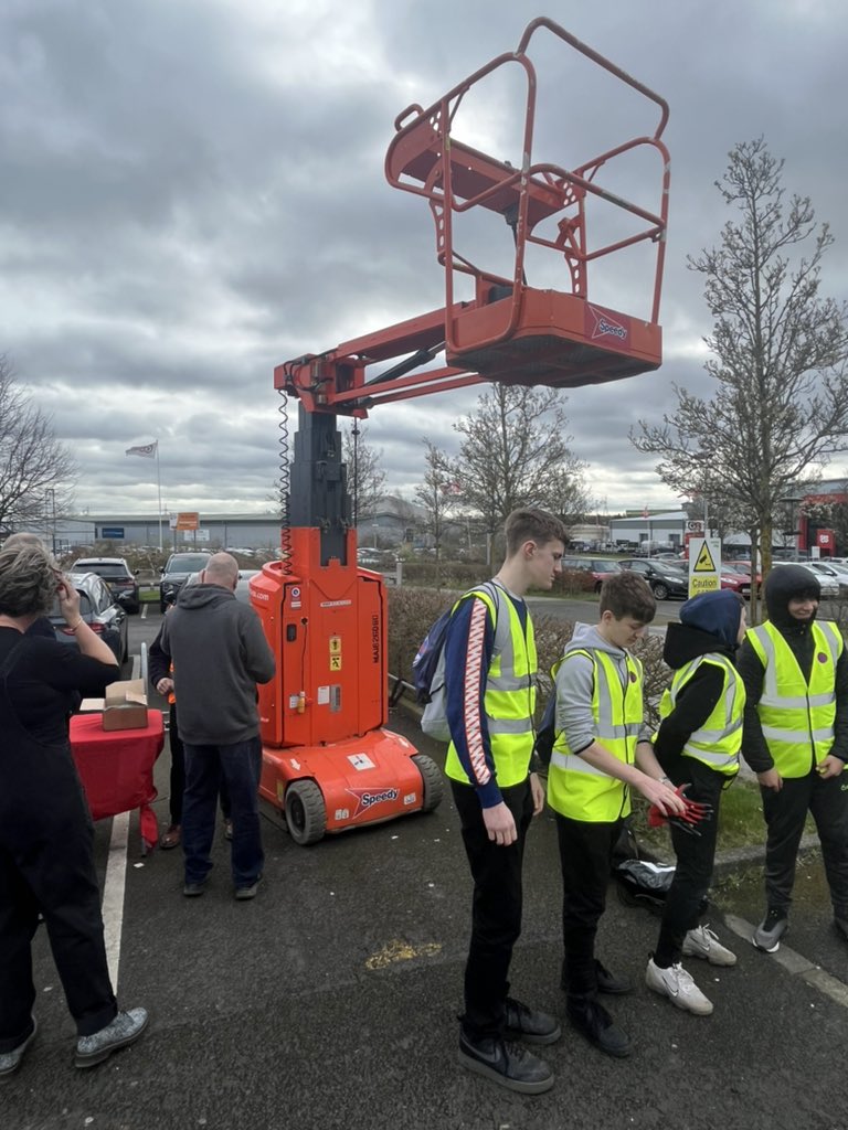 I spent a great morning <a href="/CastlefordColl/">Castleford College</a> at their Give Construction a Try day. Enabling school students to get a taste of the wide range of opportunities in the construction industry.
