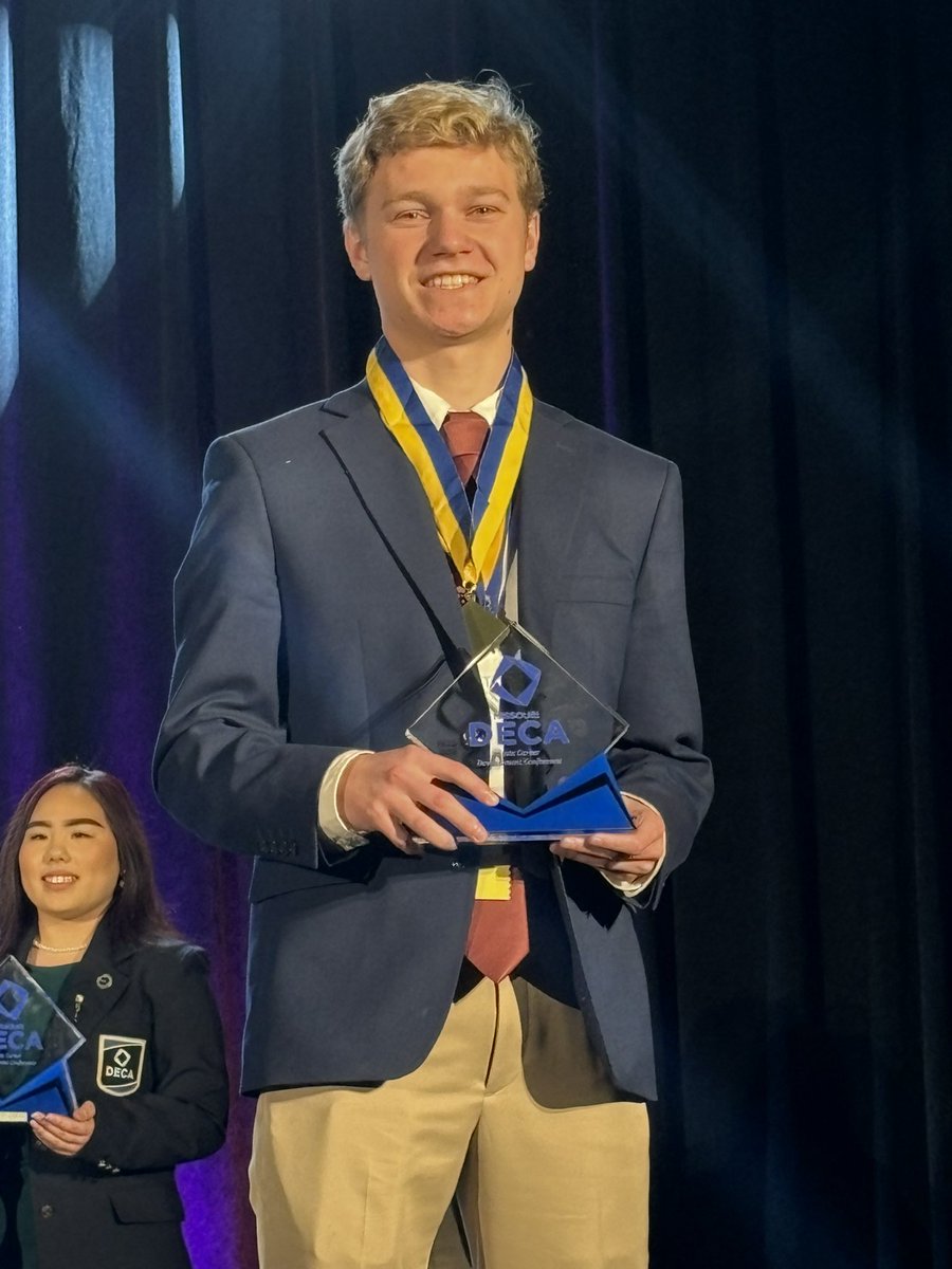 ColumbiaMODECA's tweet photo. Highlighting Rockbridge students who qualified for internationals or placed in the top 10! 🏆🏅

Evan Wade - ICDC qualifier
Connor Little - ICDC qualifier 
Max Hockman &amp; Shae Abram - ICDC qualifiers
GeorgiaJane Wade &amp; Madalyn Faber - Top 10
Zohra Runyon - Top 10 https://t.co/jwsSRCEeip