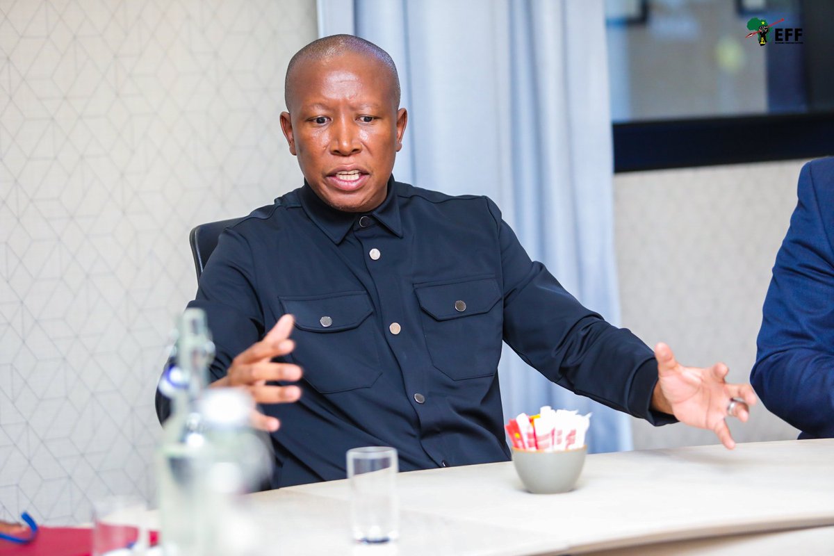 EFFSouthAfrica's tweet photo. ♦️In Pictures♦️

CIC @Julius_S_Malema meeting with international investors at Rand Merchant Bank to reflect on the EFF Manifesto and the role of the private sector once the EFF assumes government in South Africa 

The CIC tells the investors In the past the ANC has utilised its majority to protect corruption, such as when they blocked the impeachment process on Phala Phala Corruption by Cyril’s Ramaphosa, and even blocked an investigation into corruption at ESKOM in Parliament 

To defeat corruption, we must defeat the ANC.

The EFF Is Preparing To Govern!