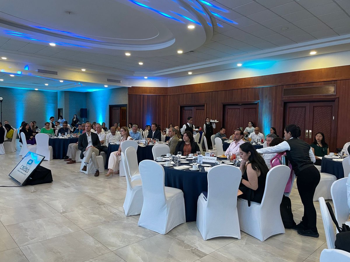 FUNDAHRSE_'s tweet photo. Continuamos con la presentación del informe de la CONFIANZA 2023🤝🏻, tenemos el honor de contar con dos grandes expositores Ítalo Pizzolante de @Pizzolante y Luis Maturen de #DATOSGroup 👏🏻🏛️ https://t.co/Snwf6GWXE1