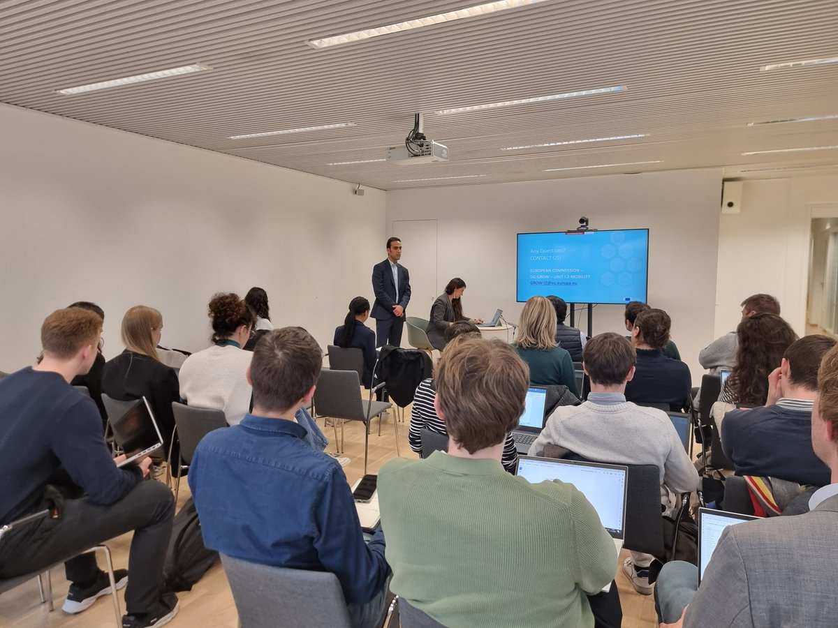 📢ERRIN's Transport WG met to discuss the EU #MobilityTransitionPathway.

Giuseppe Marotta from <a href="/EU_Growth/">Internal Market, Industry, Entrepreneurship & SMEs</a> presented the plan to drive the sector's green and digital transition.

🎉Watch this space for the upcoming call for pledges!

➡️Learn more: bit.ly/43kwdav