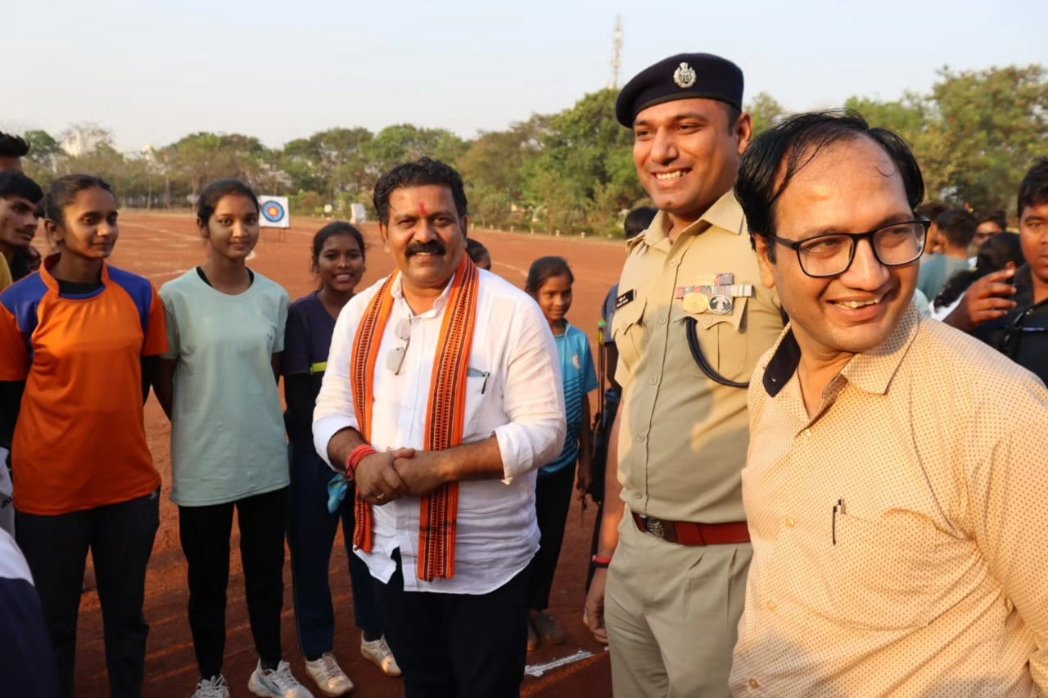राजनांदगांव प्रवास के दौरान तीरंदाजी मैदान में आ कर तीरंदाजो का हौसला बढ़ाया। तीरंदाजो ने बताया यहां से कई राष्ट्रीय पदक तीरंदाज है, किंतु वर्तमान में कोच नहीं होने के कारण बहुत असुविधा होती है। तुरंत कोच की भर्ती के लिए कलेक्टर को निर्देशित किया।