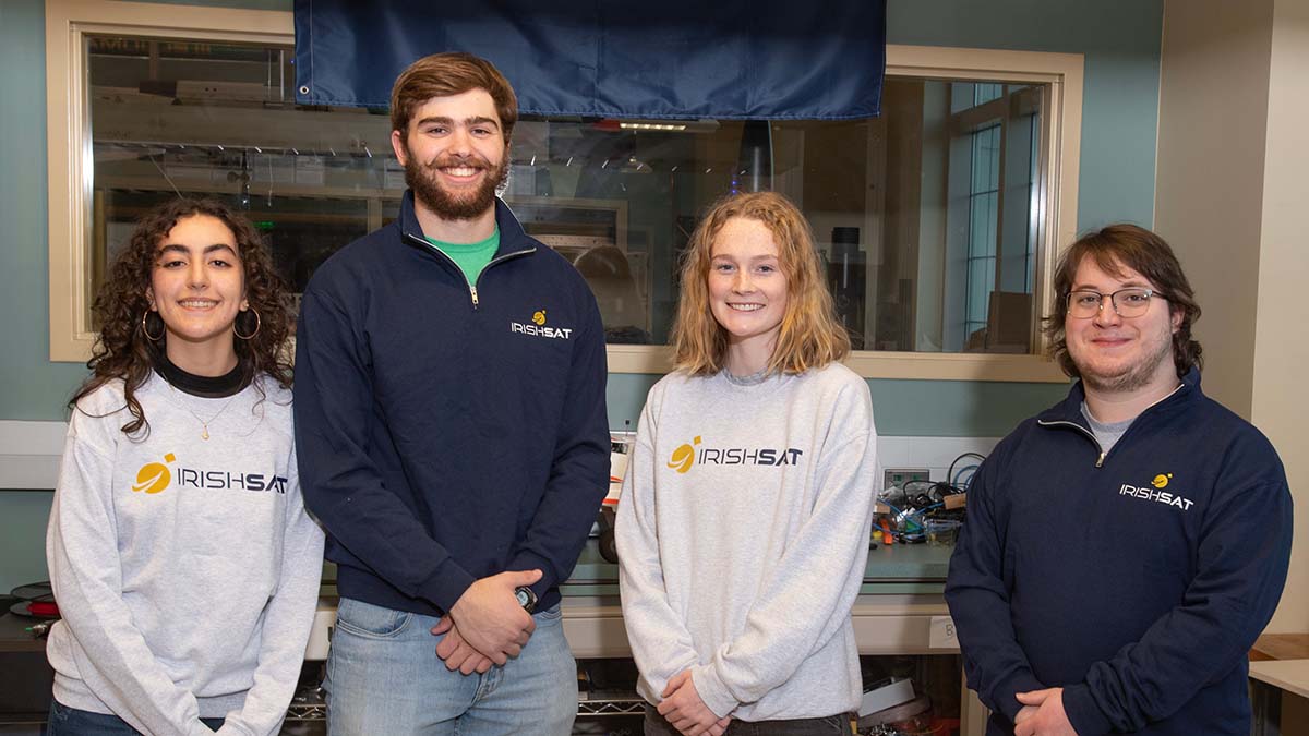 IrishSat, a @NotreDame student club focused on space technology, wins 1st place in the NASA Starshade Undergraduate Challenge. Congratulations to this team of Engineers, and thanks to @NDPhysics for the mentoring! @NDscience 🎇🚀🤩 Read ⬇️ engineering.nd.edu/news/irishsat-…