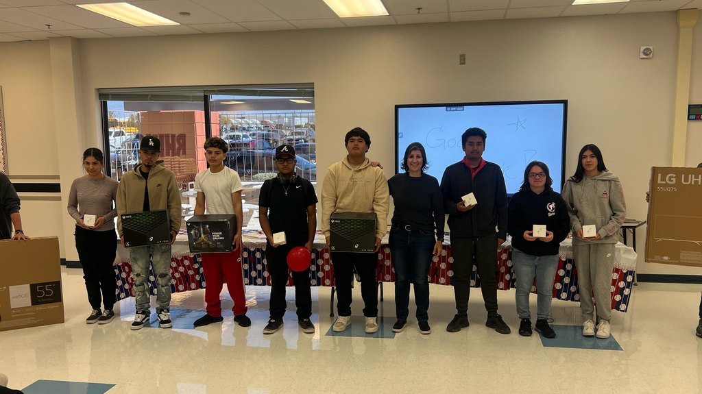 We bloom together! 🌷 #TeamSISD high school students were invited to the RLA Spring Tutoring Camp at Options High School. Students were given the opportunity to sharpen their English I standards skills to be well-prepared for the English I EOC. Well done, students!