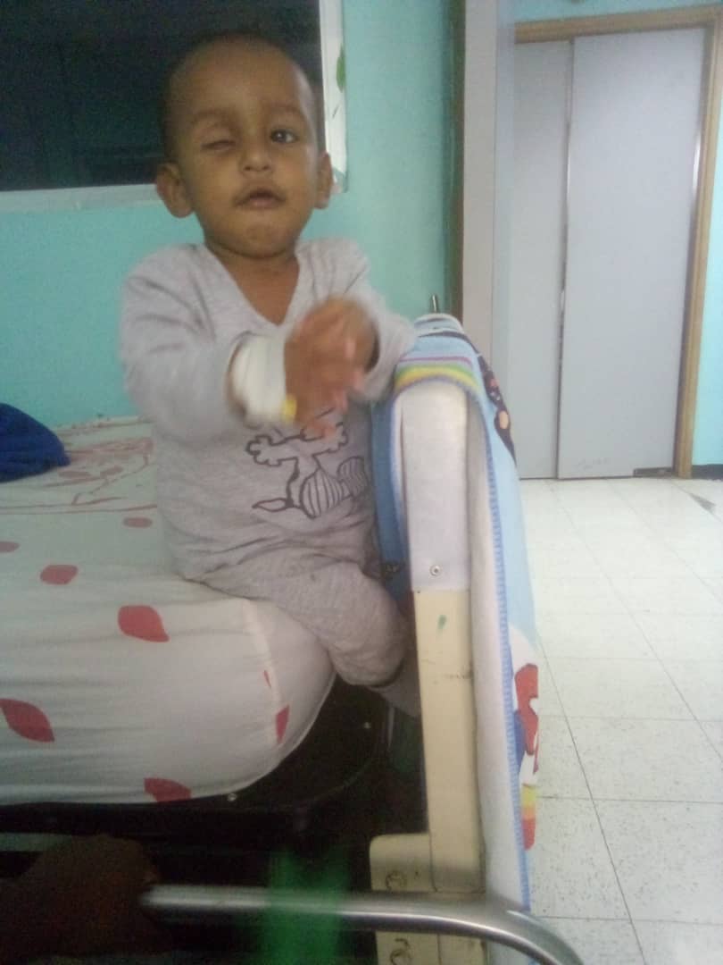 Este bebé es Yohangel, y desde que tenía meses de nacido fue diagnosticado con cáncer, un retinoblastoma en el ojito derecho que perdió, además de la radioterapia, necesita una resonancia que se consiguió exonerada, pero hay que pagar la sedación, son $150. Vamos a apoyarlo 🙏.