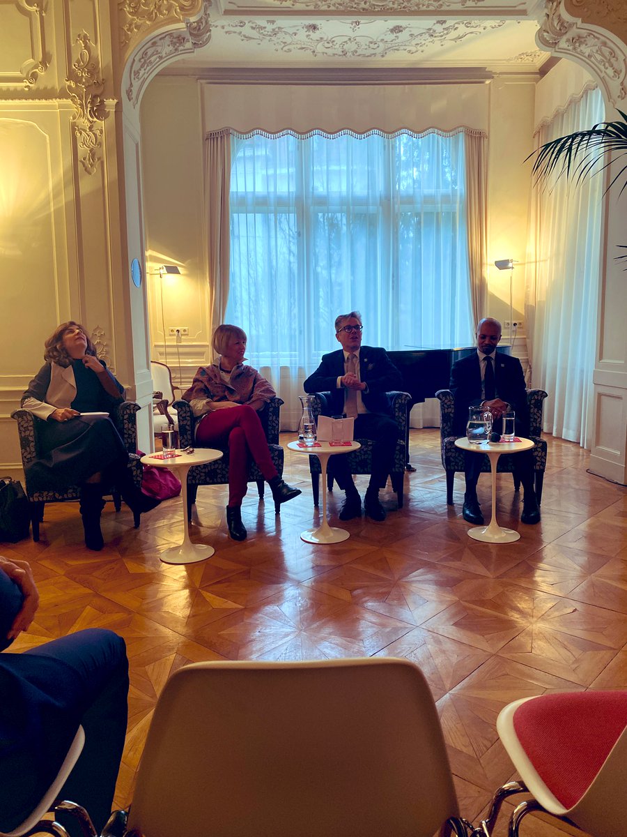 Grateful to @SwissAmbUN_Wien for hosting Vienna's #INTGenderChampions. Insightful presentations by @HelgaSchmid_SG, @Lauraggils & @SAEmbAustria on #IWD2024 theme #InvestinWomen. Inspired by the commitment of @INTGenderChamps in advancing #GenderEquality.