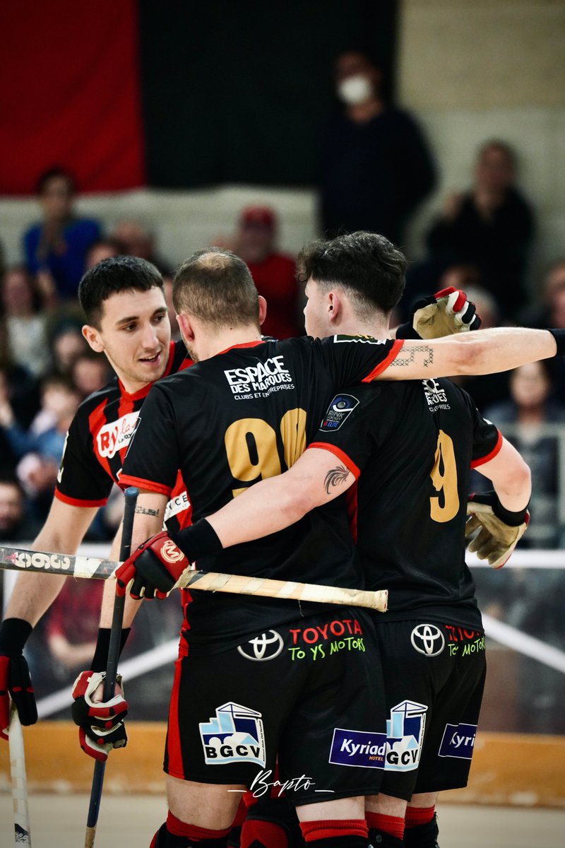 𝗘𝗡𝗦𝗘𝗠𝗕𝗟𝗘 𝗘𝗡 𝗥𝗢𝗨𝗚𝗘 𝗘𝗧 𝗡𝗢𝗜𝗥 ! 🔴⚫️