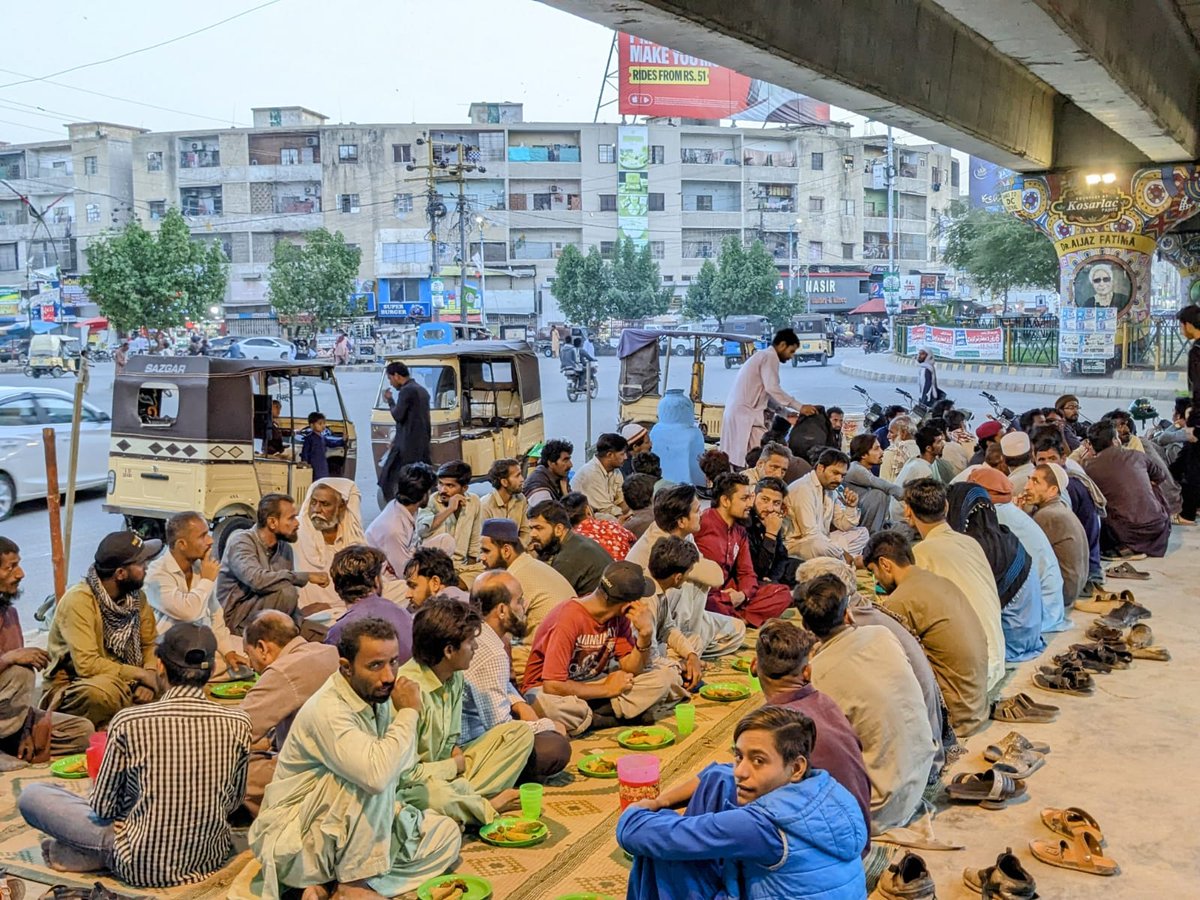 FkFoundationpk's tweet photo. Assalam.o.Alikum
Har saal ki tarha is saal bhe F.K Foundation ka iftar dasterkhawn saaj chuka hai raheegir wa musafreen k liye bheta kar iftar ka ehtimam bhe kiya gaya ai is kharee khair ma hamra sath dye.
#fkfoundation
#fkfoundationramzan2024
#Ramzan2024 https://t.co/6qv4PGkFCD