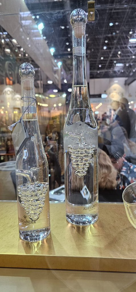dattaprasadmn's tweet photo. Discussed various aspects for introducing Luxury alcohol brands with the boss Mr @BottegaSandro Sales Head Mrs Claudia at @ProWein #Dusseldorf . #WinePalace #Goa is launching 13 different brands wines and liqueur of Bottega Italy this coming April. https://t.co/7TjFDiwli9