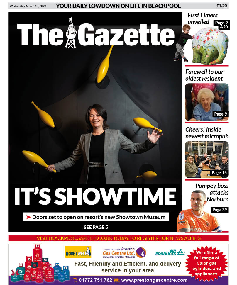 Nice front page design by Will Froggatt for today's @The_Gazette who lead on the opening of the resort's new @ShowtownBPL. Story by @gazette_shelagh. Also, an 'Elmer' elephant sculpture designed by @LlewelynBowen is one of 70 placed in key locations around Blackpool. #elephant