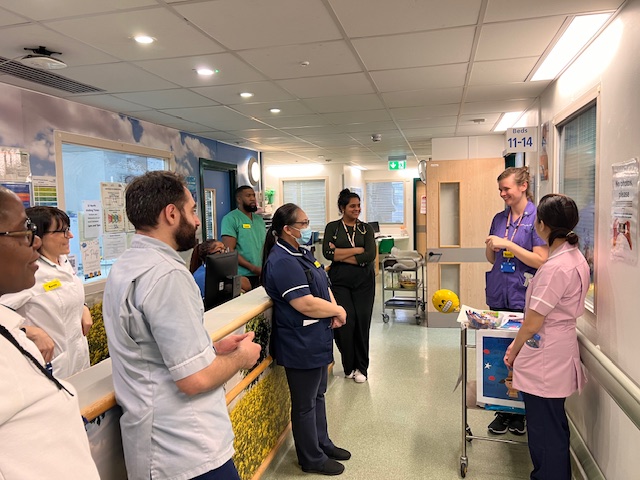 For #WorldDeliriumDay our ICU and dementia teams have been out and about sharing the signs of what to look out for when diagnosing delirium. They showcased many tools including the 'single question in delirium' and the 'PINCH ME' assessment #WDAD2024. 👏