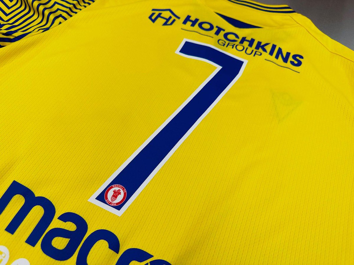 redhillfc's tweet photo. 🦞Thank You🦞

This week @SamFost63978526 managed to catch up with Neil and Will Hotchkins from the Hotchkins Group. They proudly sponsor the back of our match day kits. Sam presented them a match day shirt to thank them for their partnership this season. https://t.co/bDAHYvWjXG