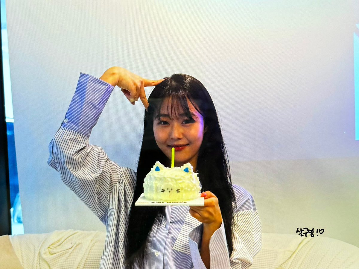 apriicot0313's tweet photo. 240313 pre

고마워🤍🩵

#체리블렛 #채린 #Cherrybullet #Chaerin #HAPPY_CHAERIN_DAY https://t.co/g1PSLAuk32