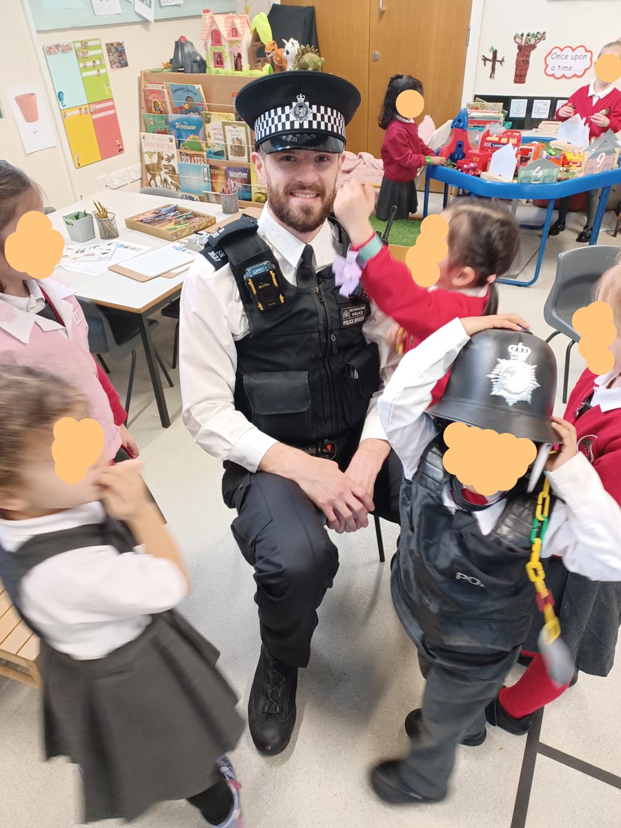 Officers from Worcester Park North and South attended Cheam Common Infants' Academy and had a great time speaking with the teachers and reception pupils. The children showed of their very own police outfits and police station!