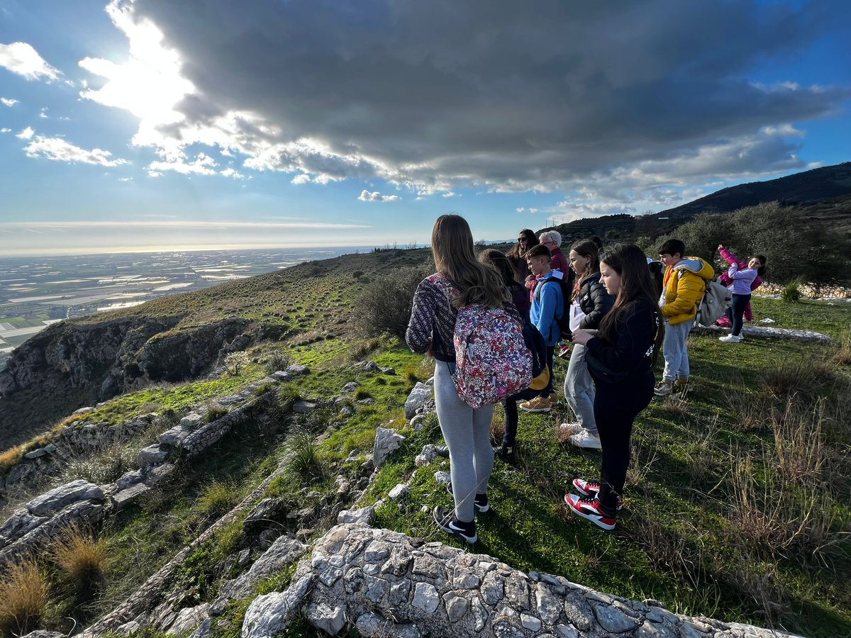 EscolaLesAigues's tweet photo. Segon dia de la mobilitat @EUErasmusPlus a #Itàlia. Visita de les restes romanes de l'antiga #Norba amb l'escola de #Norma. #ErasmusLetsLearnAboutArt https://t.co/Y6GQD7j5Kz