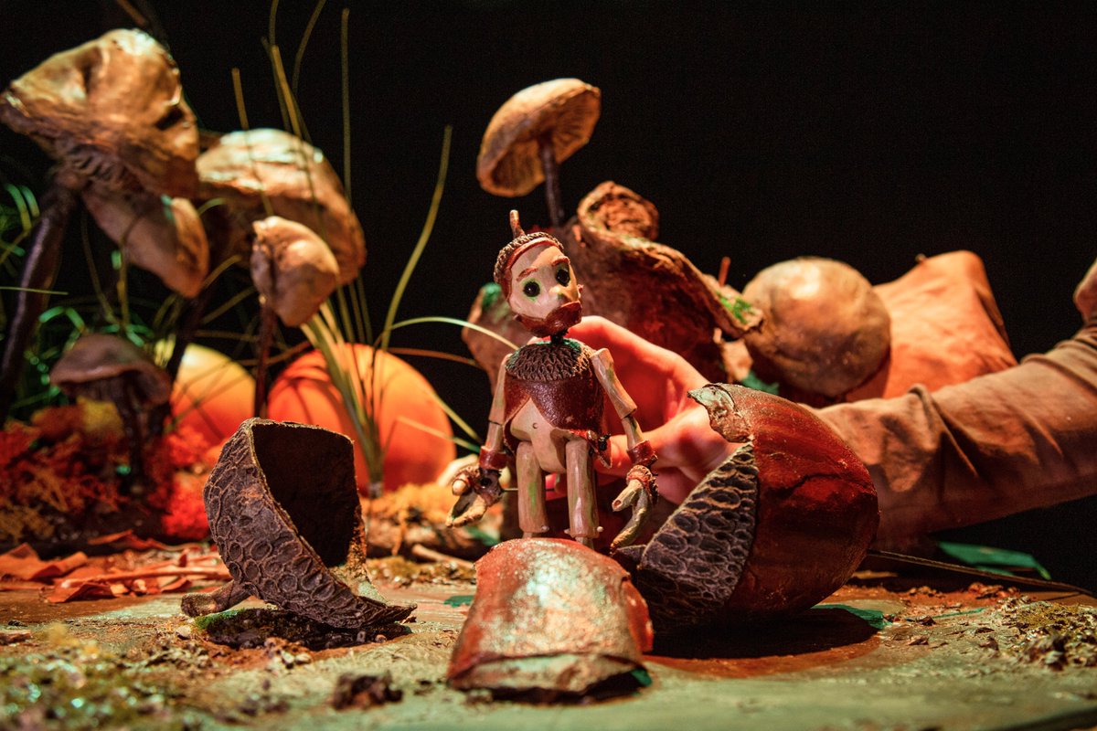 Breathe by Half a String is an extraordinary journey from the perspective of an acorn; the hectic forest floor, thrumming underworlds & dazzling heights of branches. Beautifully realised with puppetry & folk music. 2nd April @northernstage Ages 5+: movingpartsarts.com/what-s-on/brea…