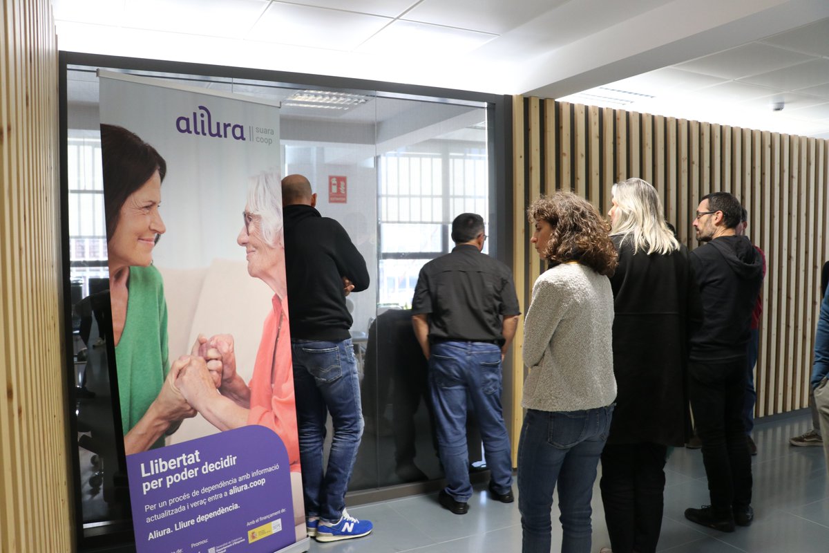 suaracoop's tweet image. 🖥️Suara Cooperativa ha acollit una reunió del @m4_social, un clúster d&apos;innovació social de la @Taula3sector, orientat a millorar la vida de les persones a través de la tecnologia.

👣 Després, han fet una visita pel #LivingLab #SocialDigitalLab on han pogut conèixer els projectes…