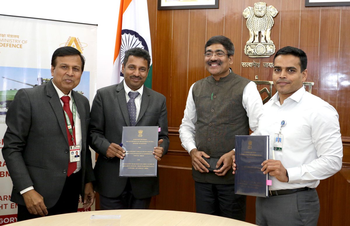 Tanmaycoolkarni's tweet photo. MoD signs IDDM contract with AVNL to upgrade 693 BMP-2 to BMP-2M, adding Night Enablement, Gunner Main Sight, Commander Panoramic Sight, and FCS with Automatic Target Tracker for enhanced capabilities and modernization of Mechanised Infantry.
#BMP2M #AVNL #IndianArmy https://t.co/qa8YAhVPOe