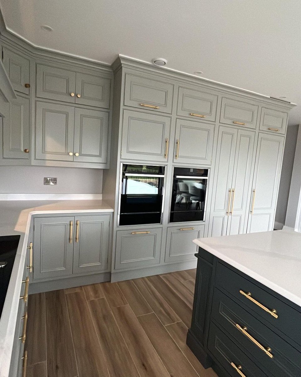 Thoughts on this new completed kitchen?✨

If you’re looking to renovate your kitchen or bathroom in South Florida dm us now and we can help you design and build the project of your dreams!

#kitchendesign #kitchenremodel #homedesign #kitchenrenovation