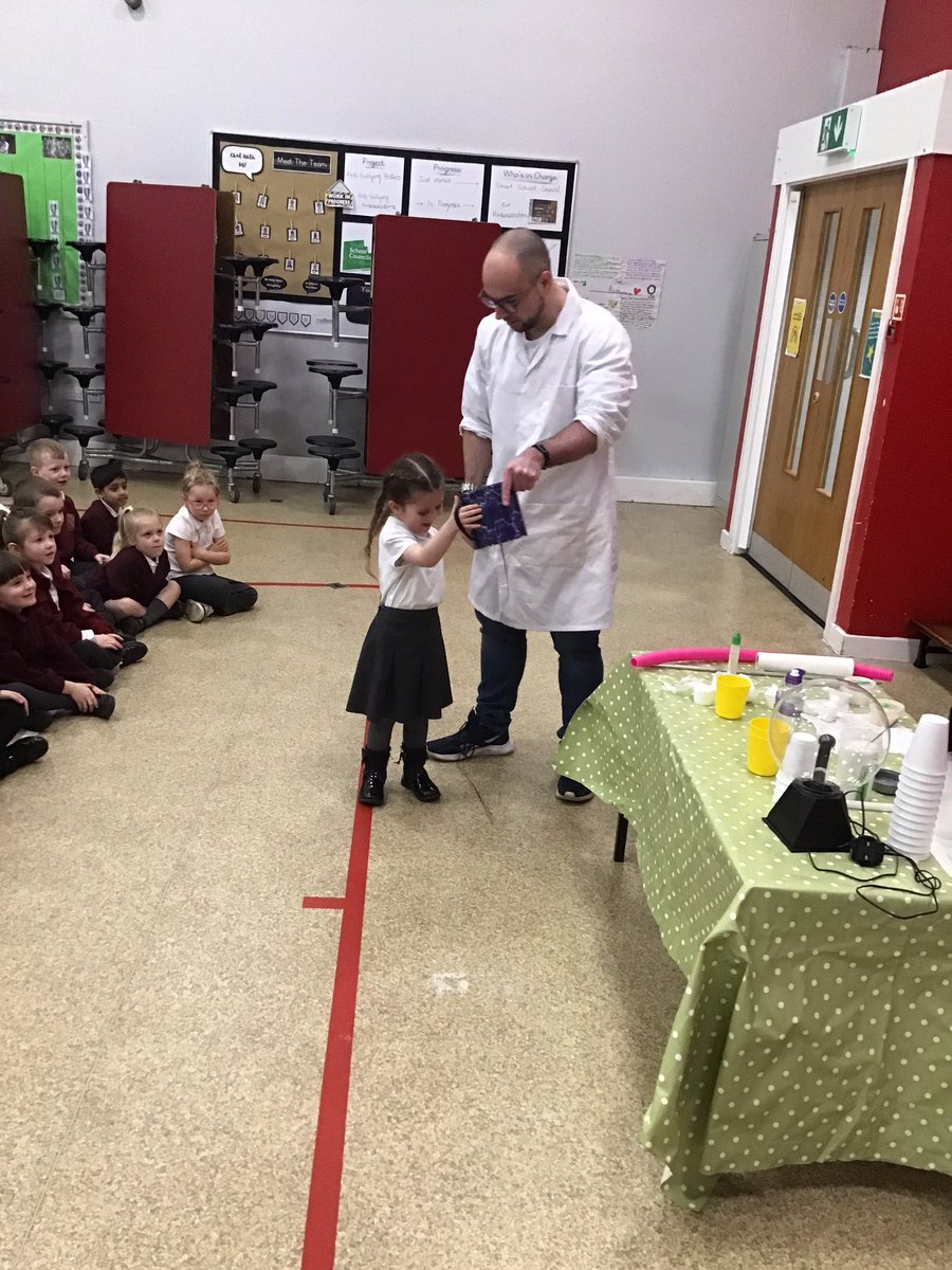 MrsCoenMPA's tweet photo. To celebrate science week today, we had a visitor in school. Amongst other things, we learned that sound is made by movement and that when we stop the movement, the sound will also stop. We had a very exciting time!#MoorsidePA #MoorsidePAEYFS #MoorsidePAScience https://t.co/qQ6PYOE4RI