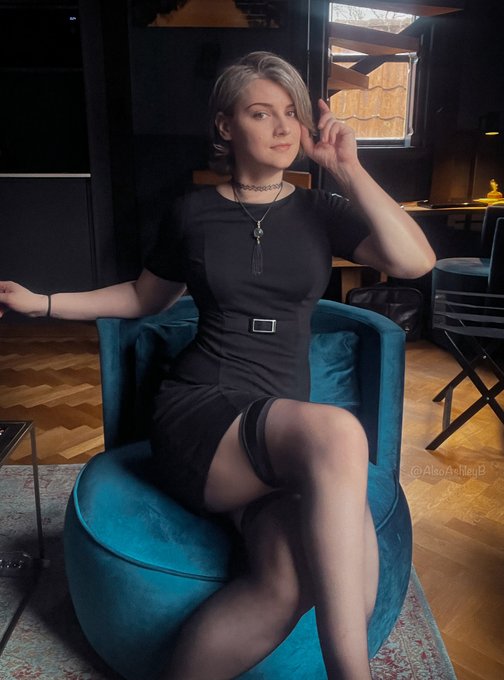 Went to business school... instructions unclear... became secretary ? https://t.co/j9plJQ2S8u