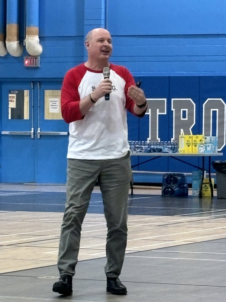 annaleeskinner's tweet photo. @jeffgpresents starts students off with #TalkTruth #Belonging #Wellness  @WWhighschool @CompMinerTweets @FMPSD #Grade9LeadershipConference https://t.co/GTkqUheb83