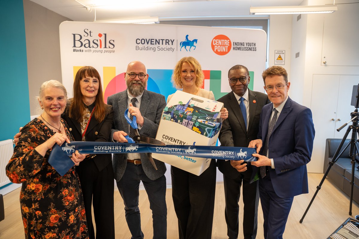 Delighted to join the @StBasilsCharity team in Coventry where they’ve opened a hub for young people facing homelessness 👏🏻 In five years we’ve seen a 55% drop in rough sleeping across the West Midlands, but there’s still so much more to do. One rough sleeper is one too many 📉