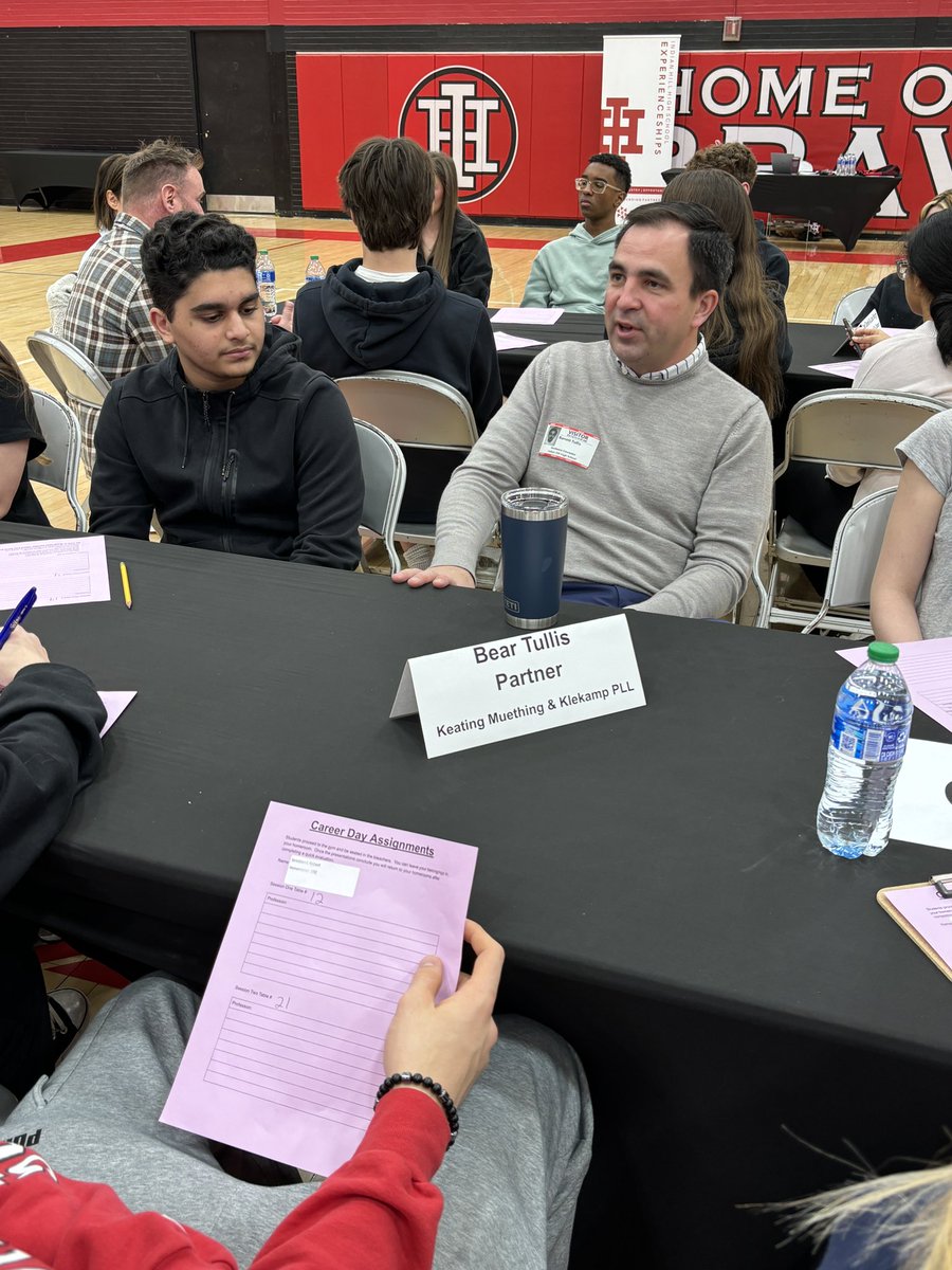 Alumni making time to connect for 10th grade career event! Thank you Macy Hansen, Rob Warfel, Arianna Warfel, Bear Tullis, Carey Markoe and Dr Hillary Liebler! We appreciate your investment of time with current students.