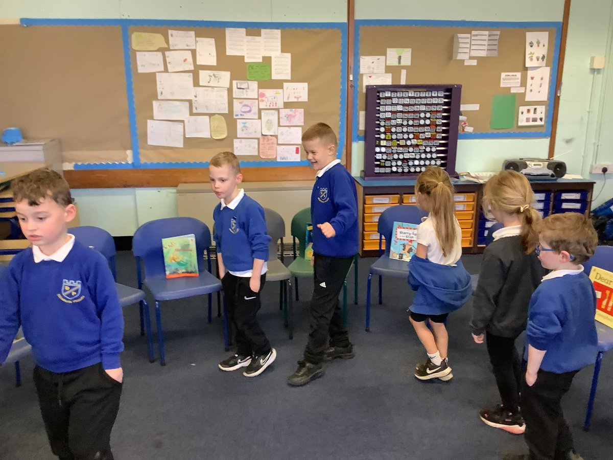 DeanburnPS_P2_1's tweet photo. We enjoyed a fun session of βMusical Storiesβ this afternoon! #BookWeek #DPSlovestoread https://t.co/RYTVgzOhk1