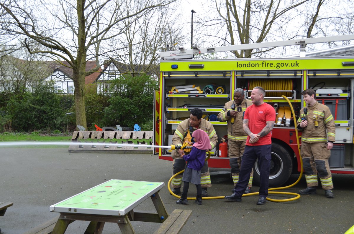 Firefighters at @LFBEaling impressed our students by telling them all about their careers, and what they do day-to-day. Our students were lucky enough to go outside and see the fire truck and all the compartment, some were even lucky enough to spray the water hose! #careers #LFB